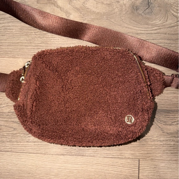 Lululemon Everywhere Fleece Belt Bag - Picture 2 of 4